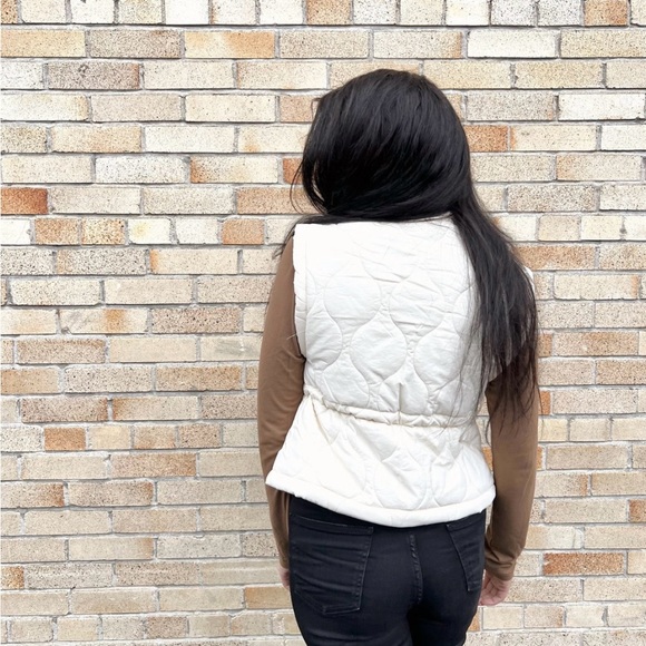 Off white vest - Picture 2 of 3